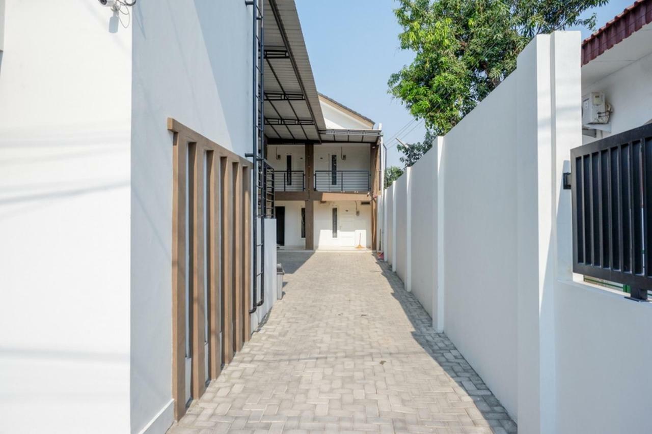 Reddoorz Plus Syariah Near Stasiun Tegal 2 Zewnętrze zdjęcie